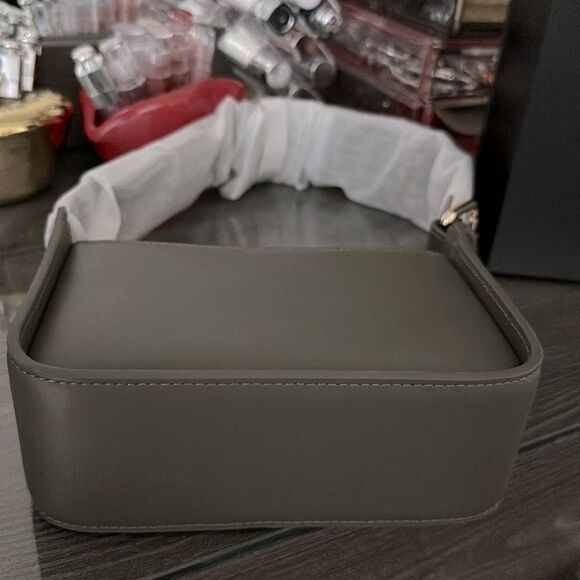 MAX+min The Brooklyn Leather Shoulder Bag Olive - Picture 14 of 17